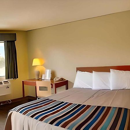 Inn At Ронерт Парк Екстериор снимка
