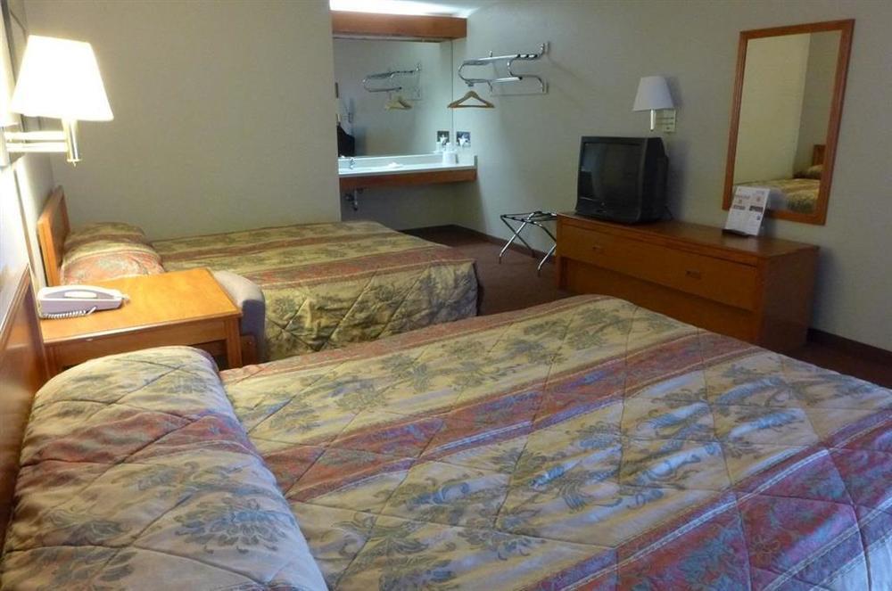 Inn At Ронерт Парк Стая снимка