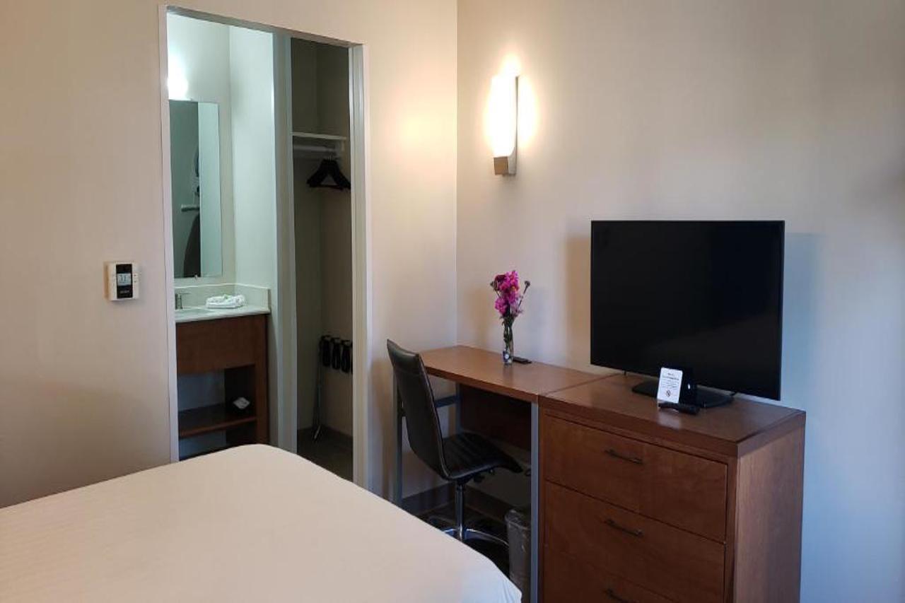 Inn At Ронерт Парк Екстериор снимка