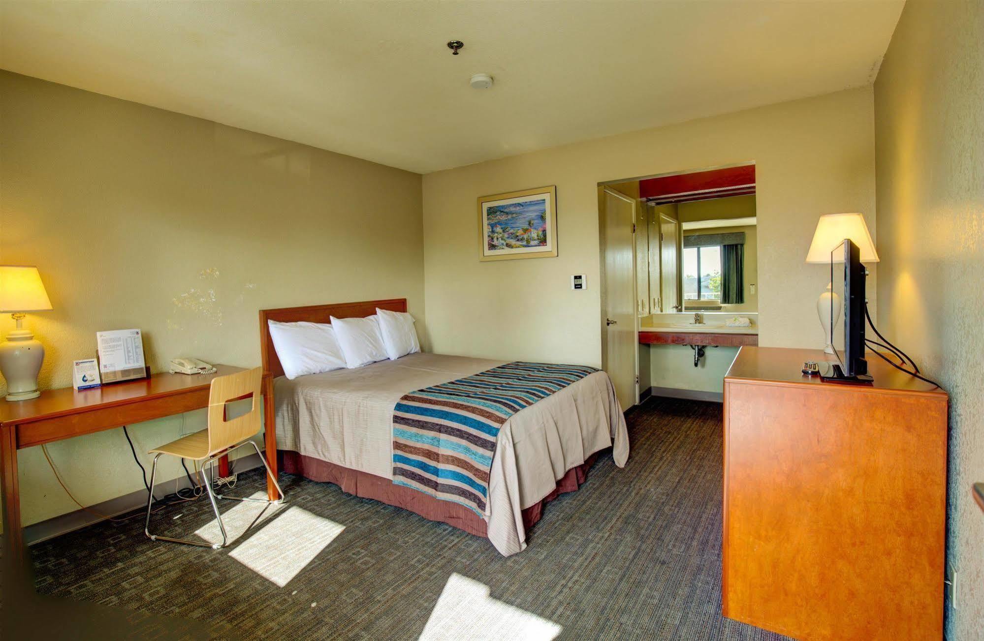 Inn At Ронерт Парк Екстериор снимка